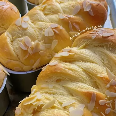 Bánh mỳ Hoa Cúc